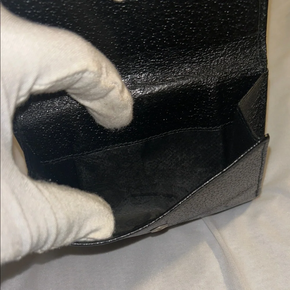 Authentic Vintage Gucci Black Grained Leather G Logo Bifold Wallet